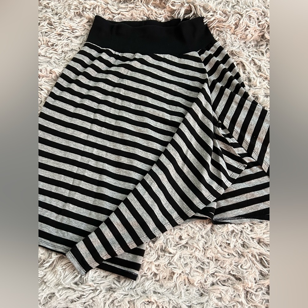 Women's black & grey Skirt, Size Small - Picture 7 of 9